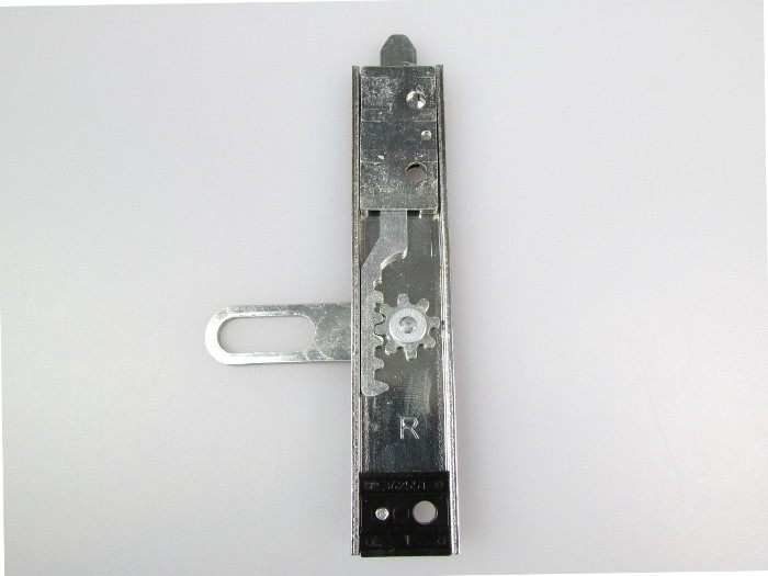 Dveřní zástrč, pravá, U-6x24x6, 12mm Falzluft, 13 přesah, L=120 MACO